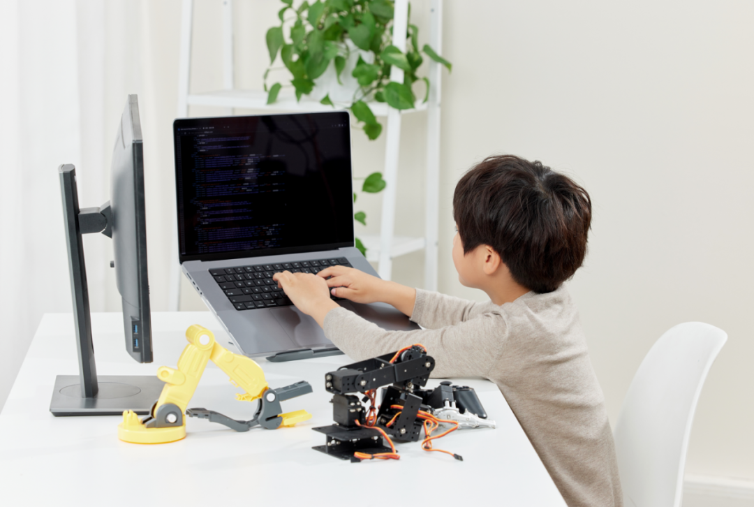 https://lingchen-resource.oss-cn-shenzhen.aliyuncs.com/admin/pro/20230824/092144image.png