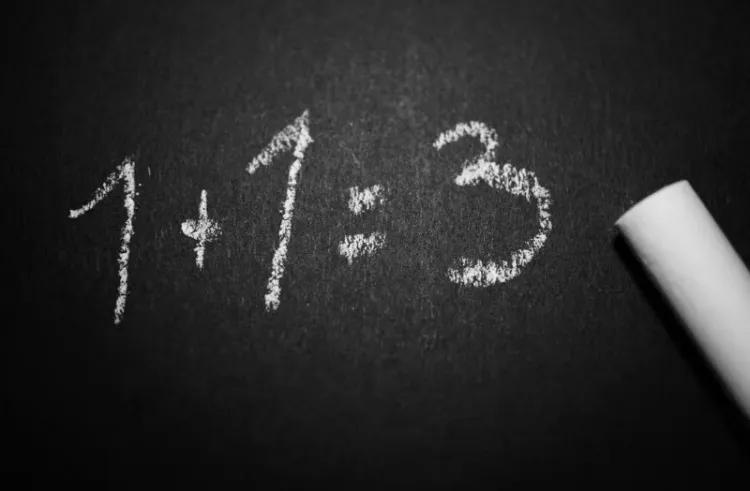 越来越多的孩子不参加高考了？中产家庭教育的尽头是移民......