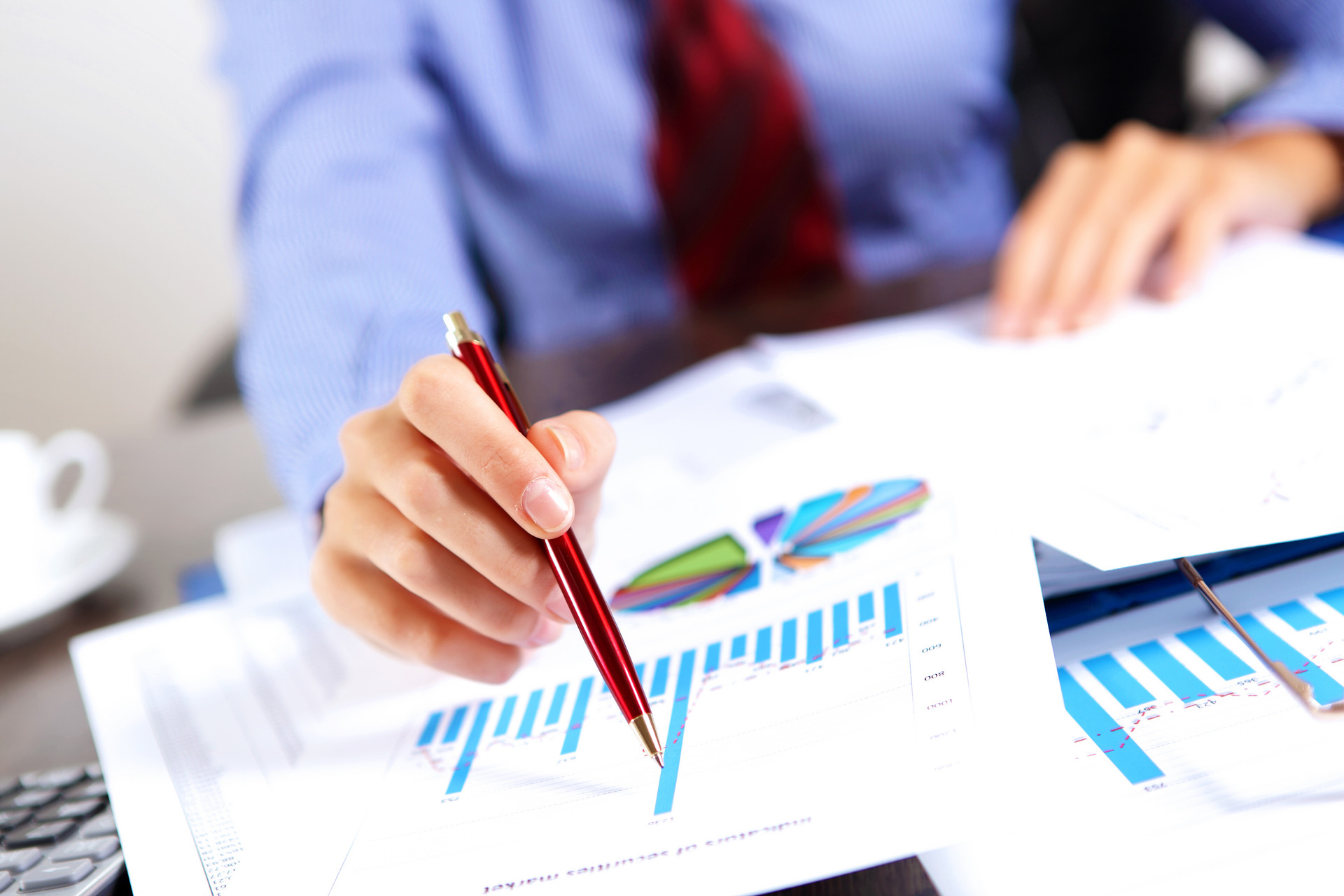 https://lingchen-resource.oss-cn-shenzhen.aliyuncs.com/admin/pro/20240814/163710%E6%91%84%E5%9B%BE%E7%BD%91_300506202_%E5%8A%9E%E5%85%AC%E5%AE%A4%E9%87%8C%E7%9A%84%E5%95%86%E4%BA%BA%E5%8A%9E%E5%85%AC%E5%AE%A4%E7%9A%84%E5%95%86%E5%8A%A1%E5%A6%87%E5%A5%B3%E5%9D%90%E6%A1%8C%E5%AD%90%E4%B8%8A%E5%B7%A5%E4%BD%9C(%E4%BC%81%E4%B8%9A%E5%95%86%E7%94%A8).jpg